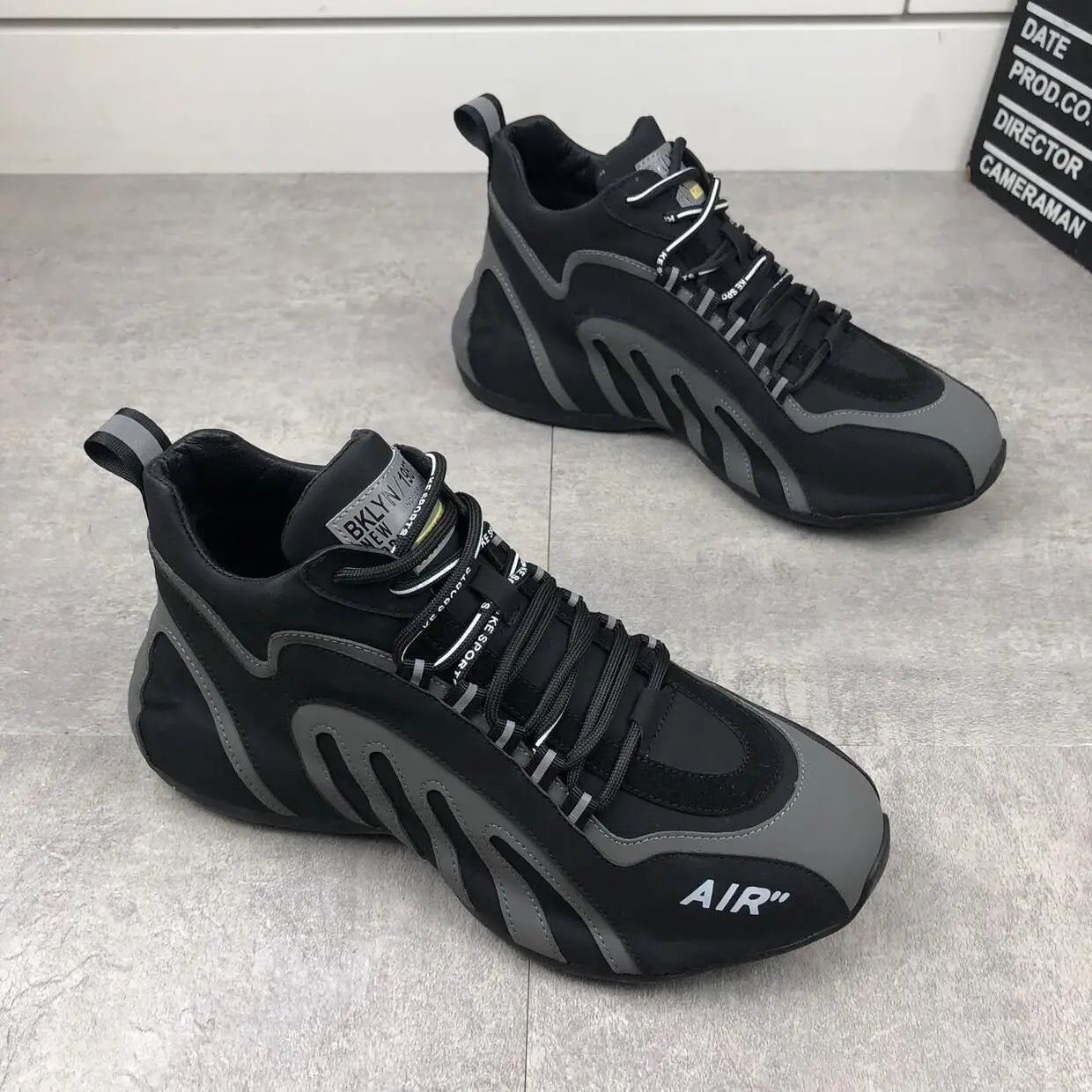 Men's Classic Fashion Sneakers — Lightweight Breathable Anti-Slip Sports Shoes