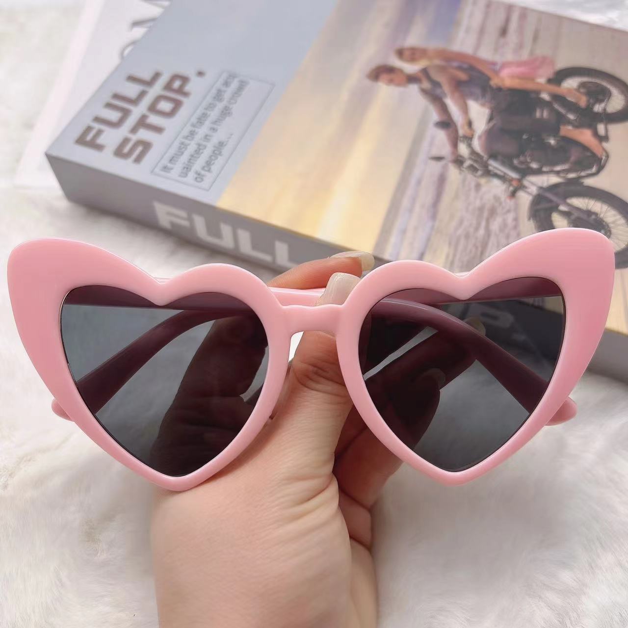 Cat-Eye Peach Heart Sunglasses — UV400 Anti-UV Sun Protection | Trendy Women's Shades