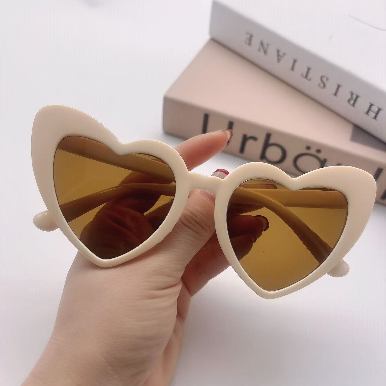 Cat-Eye Peach Heart Sunglasses — UV400 Anti-UV Sun Protection | Trendy Women's Shades