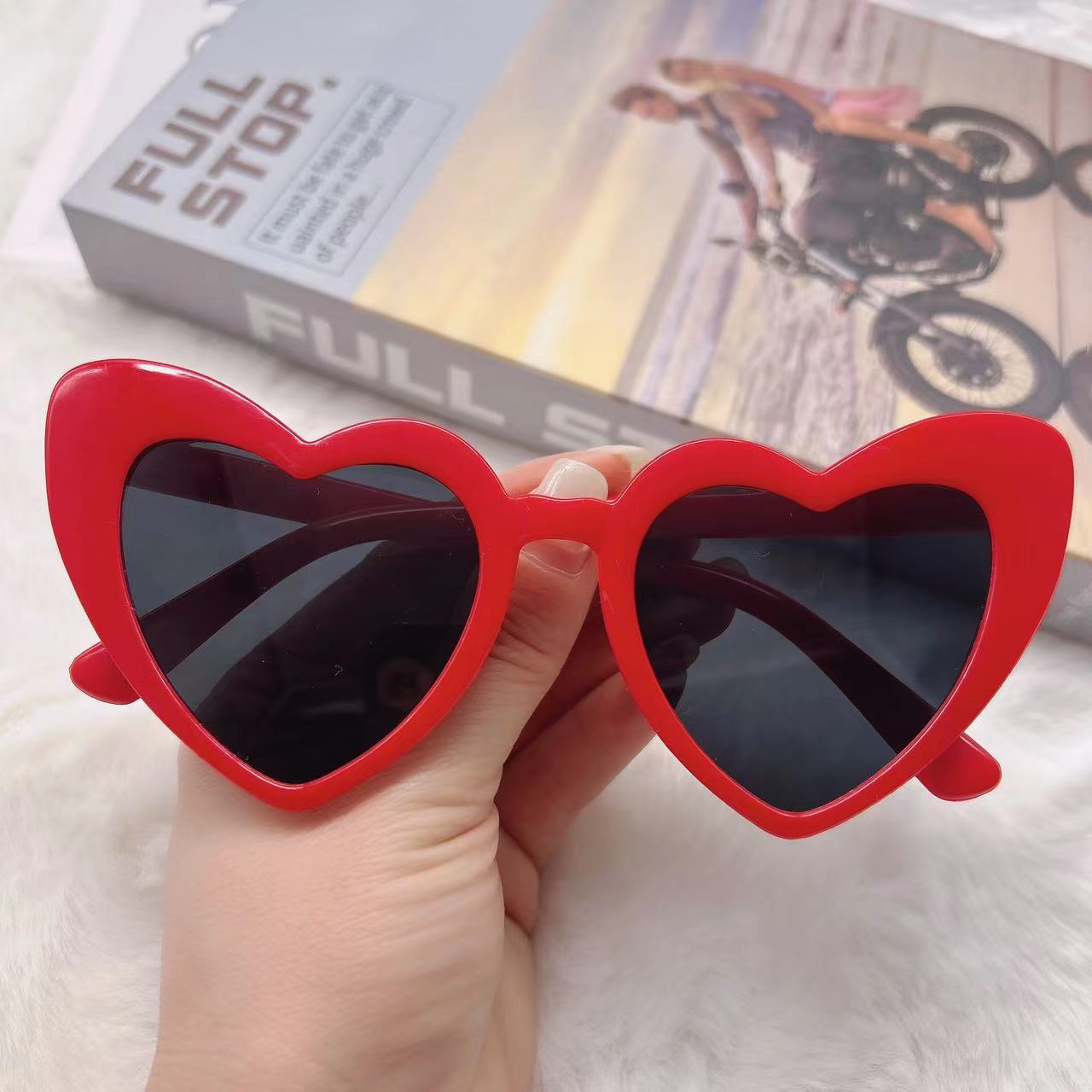 Cat-Eye Peach Heart Sunglasses — UV400 Anti-UV Sun Protection | Trendy Women's Shades