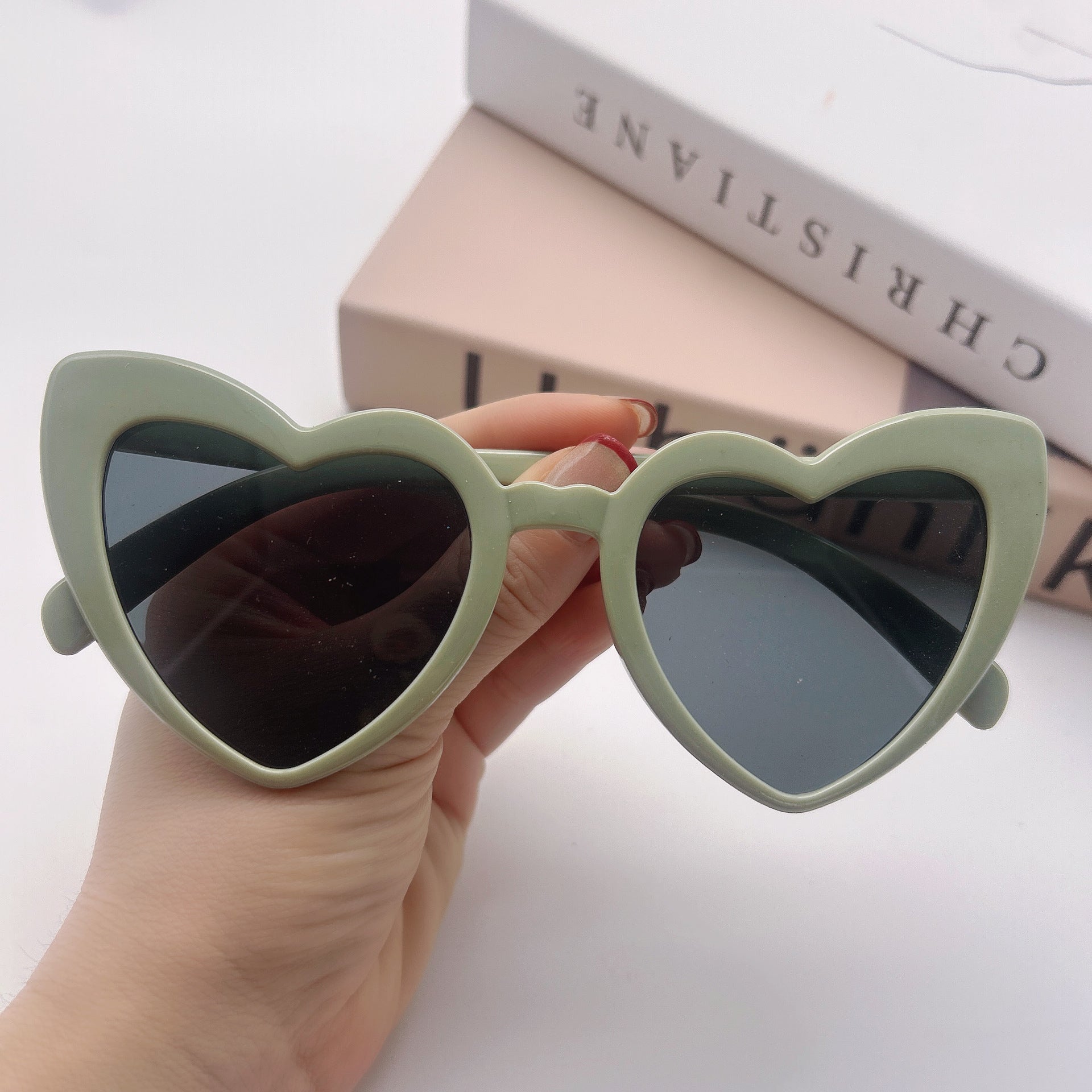 Cat-Eye Peach Heart Sunglasses — UV400 Anti-UV Sun Protection | Trendy Women's Shades