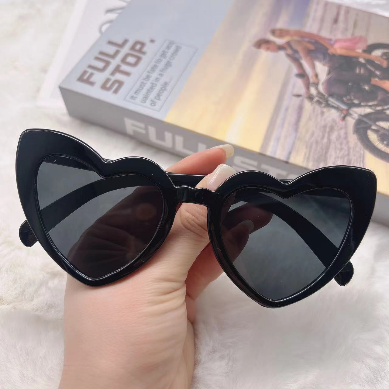 Cat-Eye Peach Heart Sunglasses — UV400 Anti-UV Sun Protection | Trendy Women's Shades
