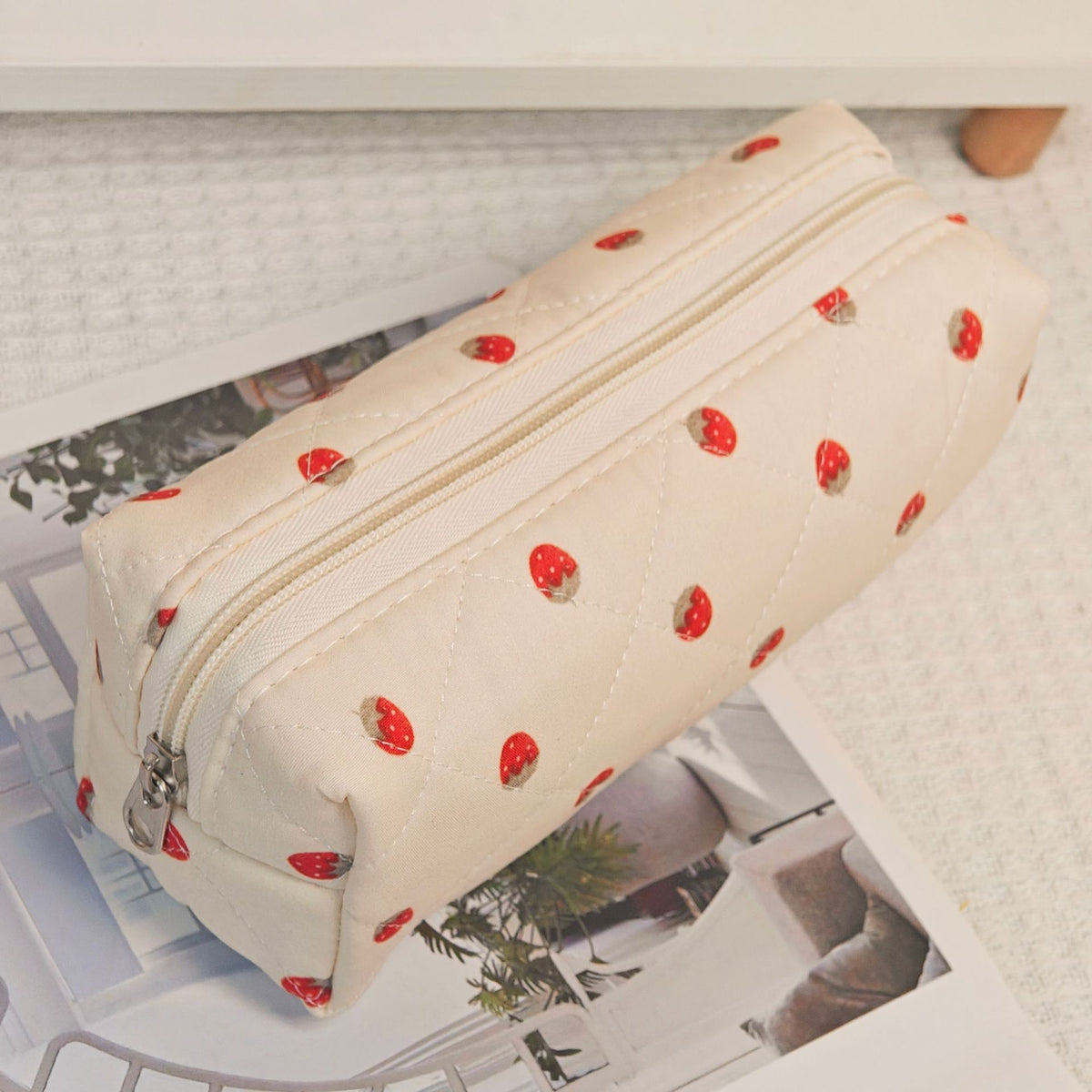 Large Capacity Quilted Cosmetic Bag — Portable Travel Skincare & Makeup Storage Bag