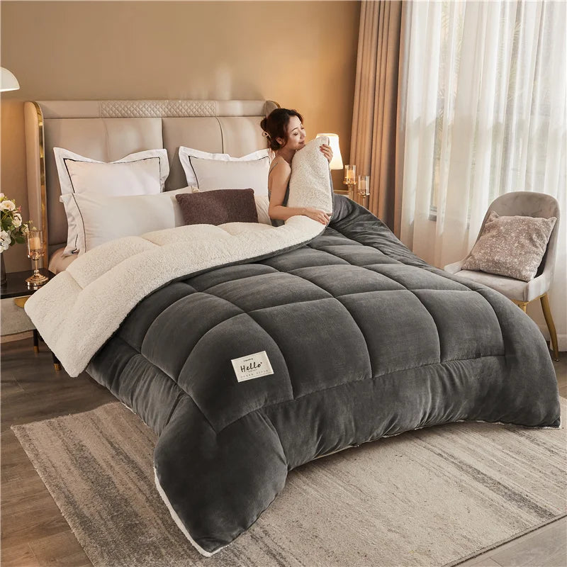 Thick Winter Fleece Blanket – Plush Faux Lamb Comfort