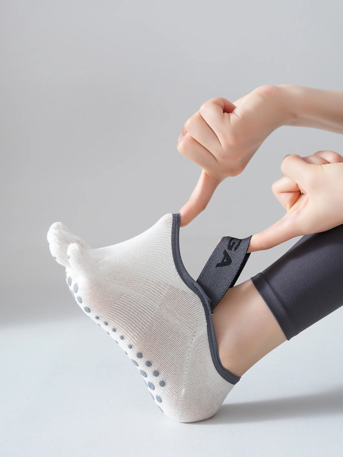 Women's Five-Toe Yoga Socks – Anti-Slip Grip