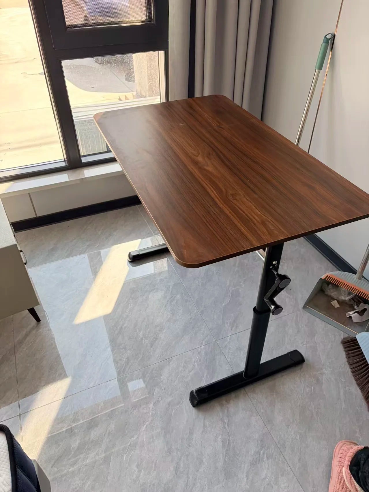 Manual Crank Height-Adjustable Computer Desk — Ergonomic Study Table, 65–95cm, Multiple Finishes