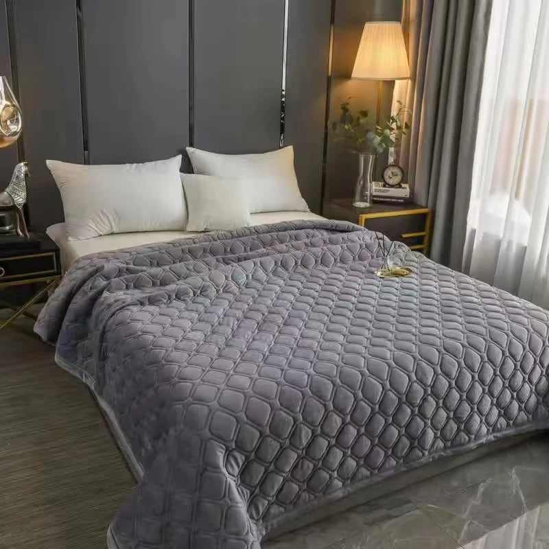 Velvet Quilted Bed Cover Blanket – Solid Color Anti-Slip Bedspread, King & Queen, 270x230cm