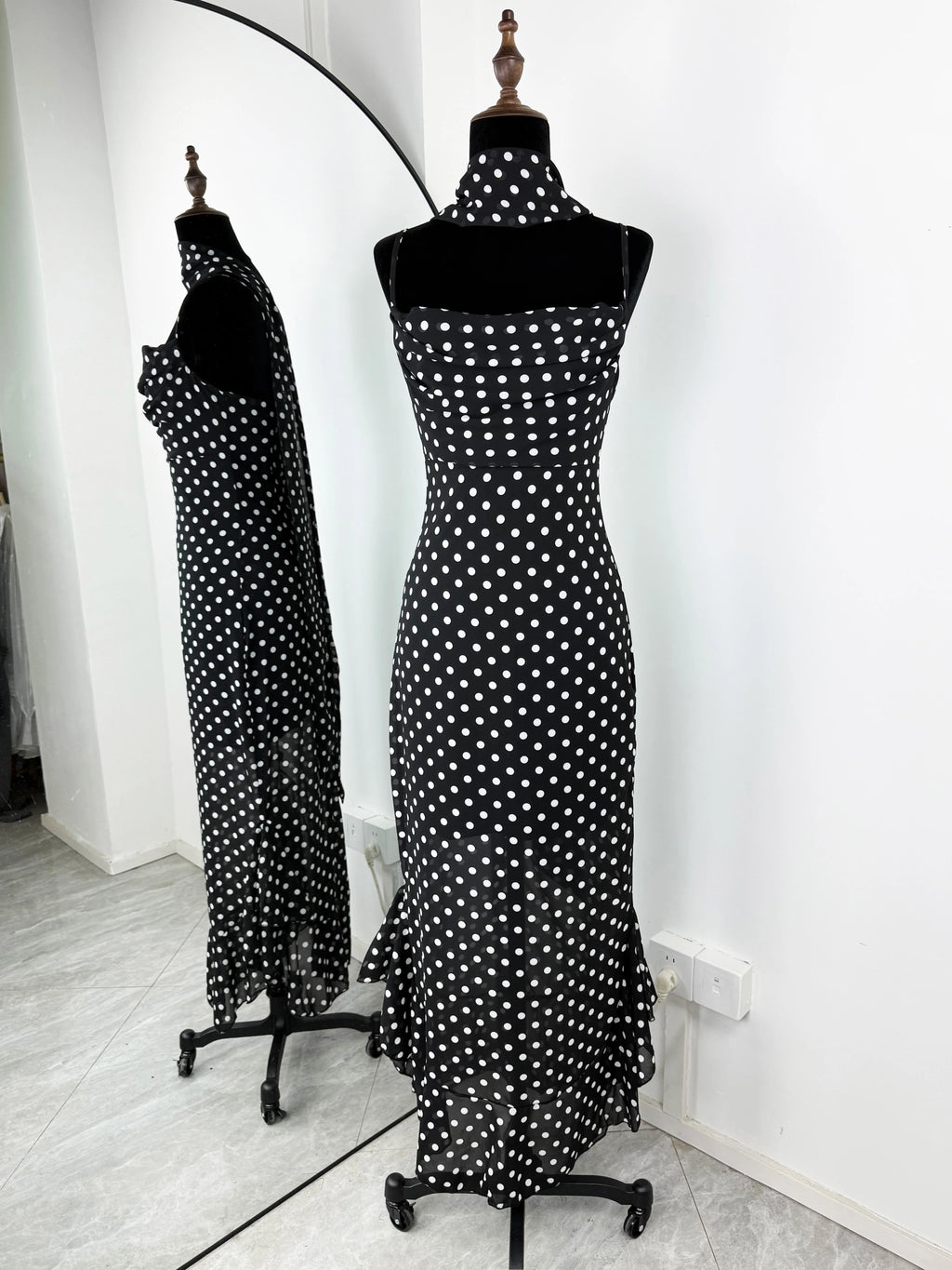 Elegant Polka Dot Halter Pleated Maxi Dress – Ruffle Sleeveless Evening & Party Dress