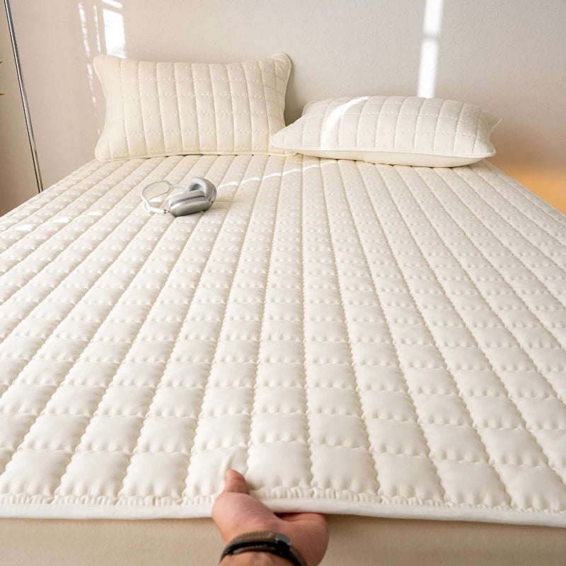 Waterproof Antimicrobial Mattress Protector – Hypoallergenic, Noiseless, Elastic Straps, Thin Cover