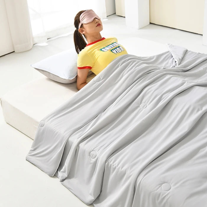 Ice Silk Cooling Blanket – Lightweight Smooth Summer Comforter, Twin & King, Air Condition Quilt