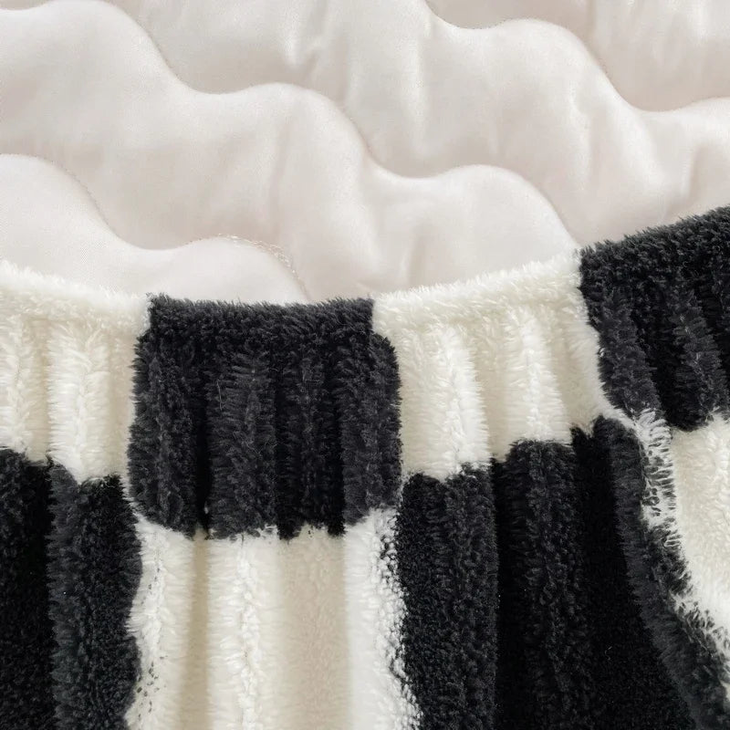 WASART Plush Warm Mattress Protector – Black & White Plaid Elastic Fitted Bed Pad