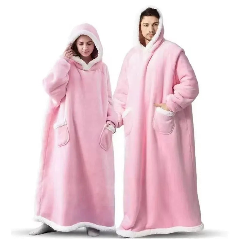 Long Wearable Fleece Blanket – Oversized Comfort with Sleeves
