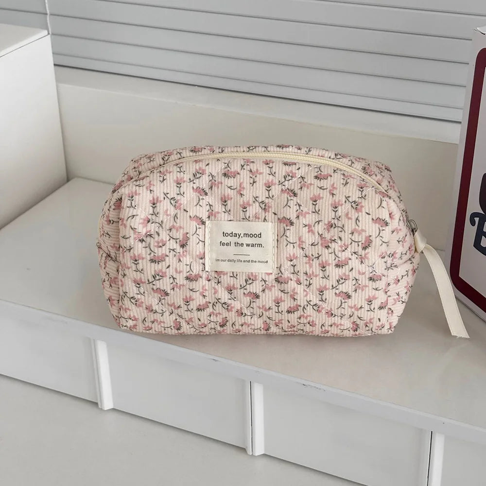 Vintage Floral Quilted Cosmetic Bag – Large Capacity Travel Makeup Organizer & Handbag Gift
