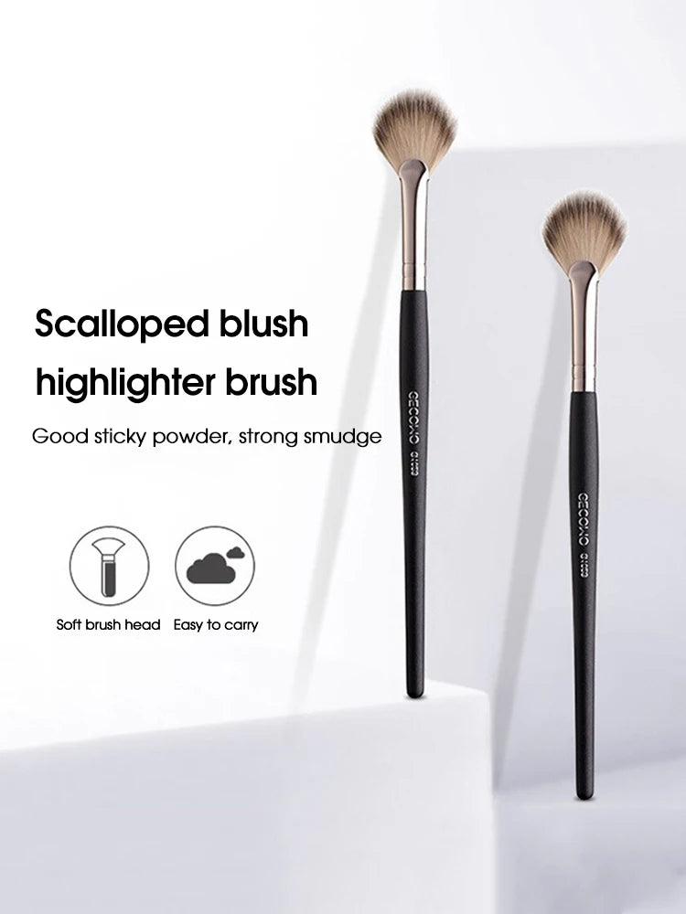 Soft Powder Blush & Highlighter Makeup Brush
