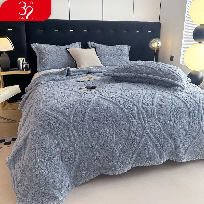 Floral Fleece Blanket – Plush Comfort for Sofa & Bed