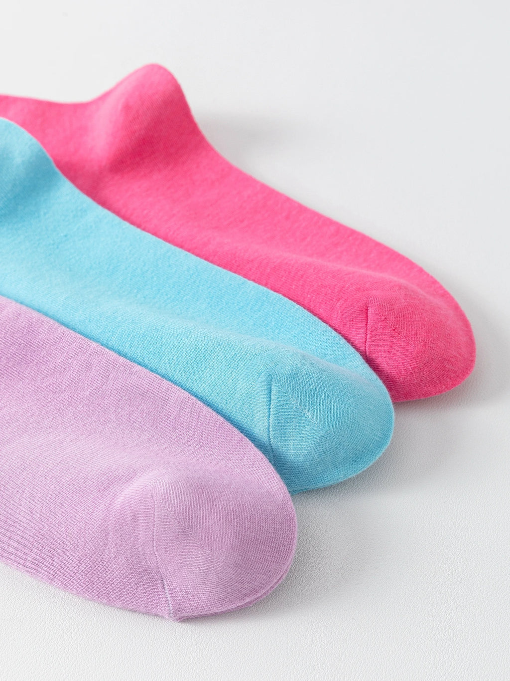 Women's Diabetic Non-Binding Cotton Crew Socks – 6 Pairs Loose-Fit, Comfortable & Ventilated for All Occasions