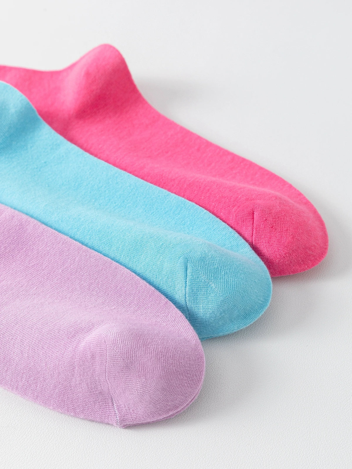 Women's Diabetic Non-Binding Cotton Crew Socks – 6 Pairs Loose-Fit, Comfortable & Ventilated for All Occasions