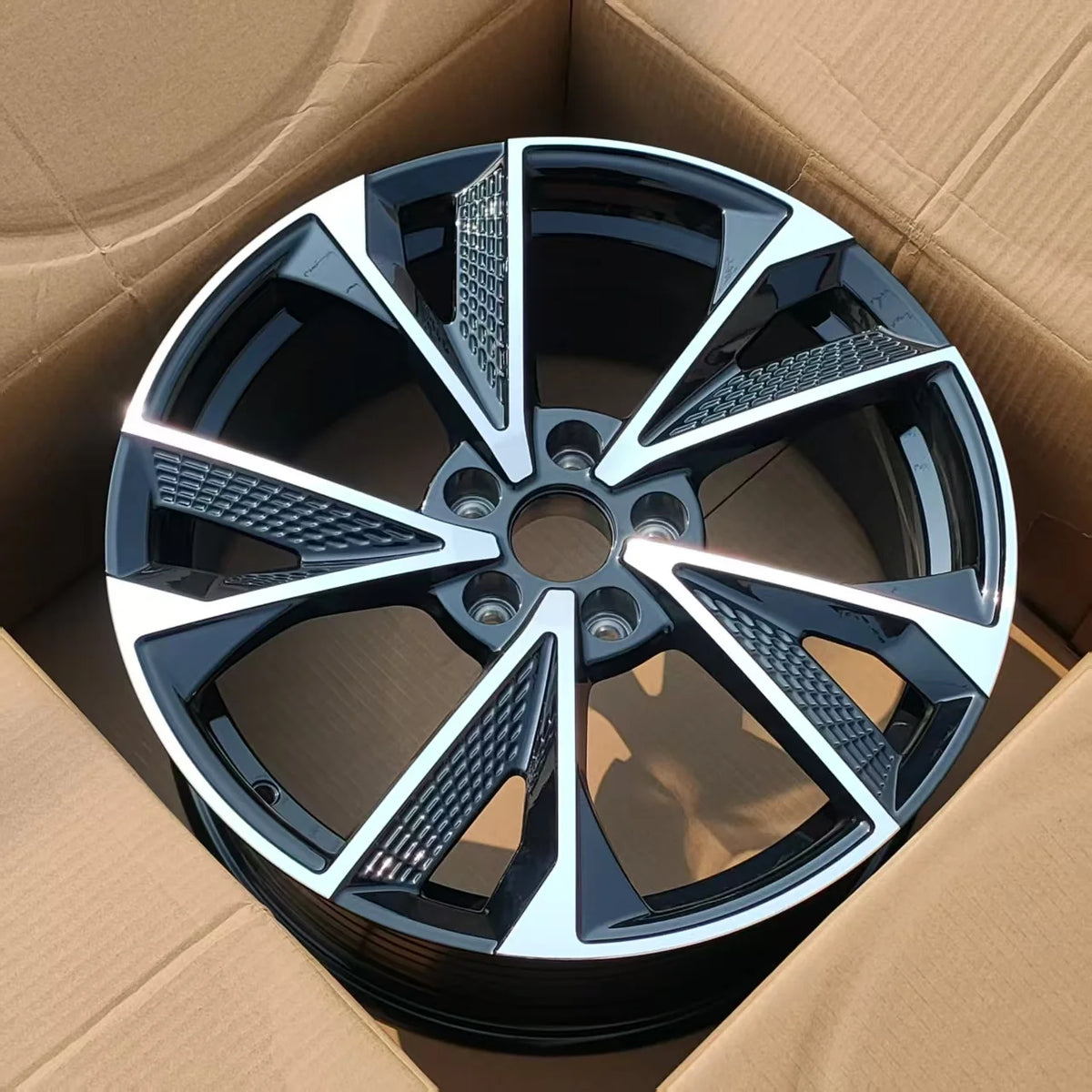 Five-Spoke Alloy Wheels – Black & Machined Finishes