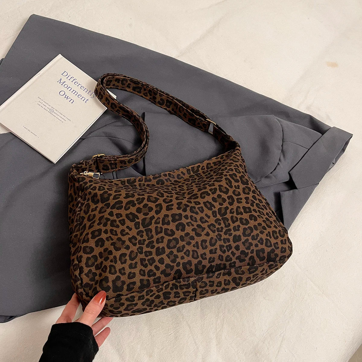 Trendy Casual Soft Textile Women's Shoulder Bag Large Capacity Leopard Print Female Retro Crossbody Bag For Commute Outings
