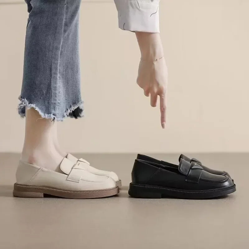 Women's Flat British Casual Leather Shoes — Black
