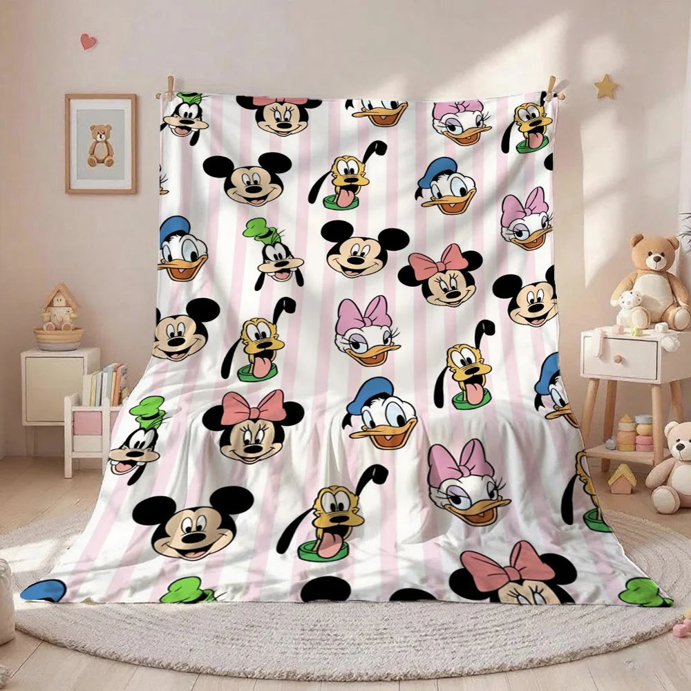 Minnie Mouse Throw Blanket – Cute Soft Flannel for Bed, Sofa, Camping & Travel, Gift
