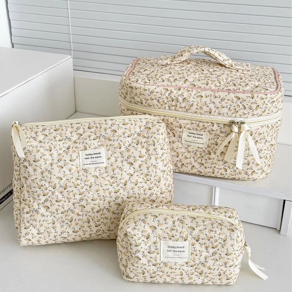 Vintage Floral Quilted Cosmetic Bag – Large Capacity Travel Makeup Organizer & Handbag Gift