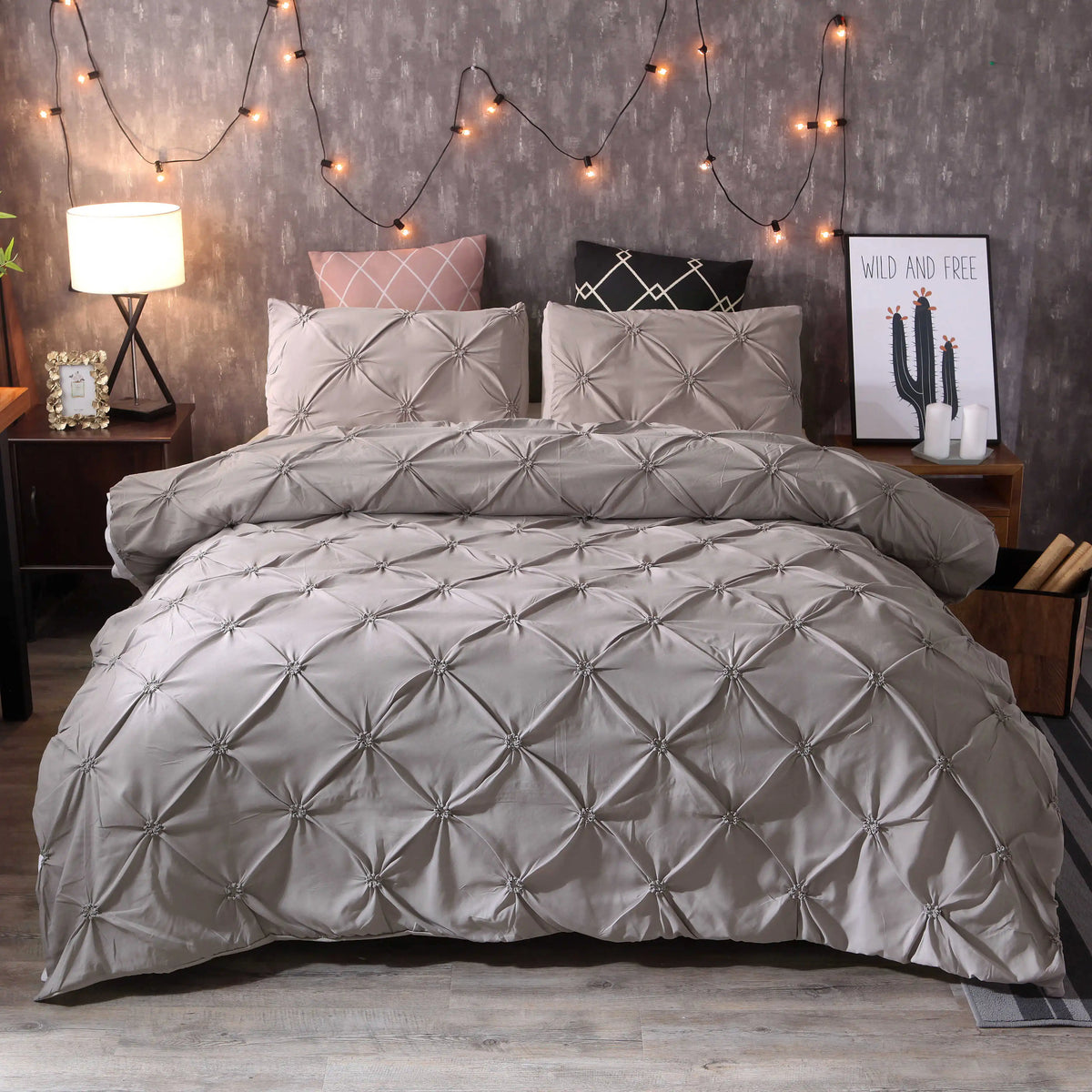 100% Egyptian Cotton Pinch Pleated Duvet Cover Set – 3-Piece with Zipper & Corner Ties, Queen & King
