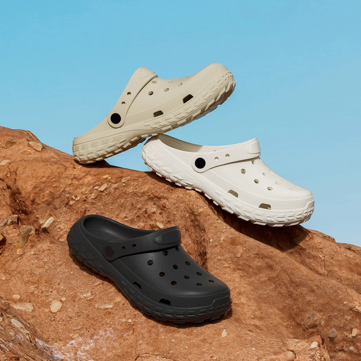 Unisex Closed-Toe Hole Shoes – Non-Slip Thick Soft Sole Beach Sandals