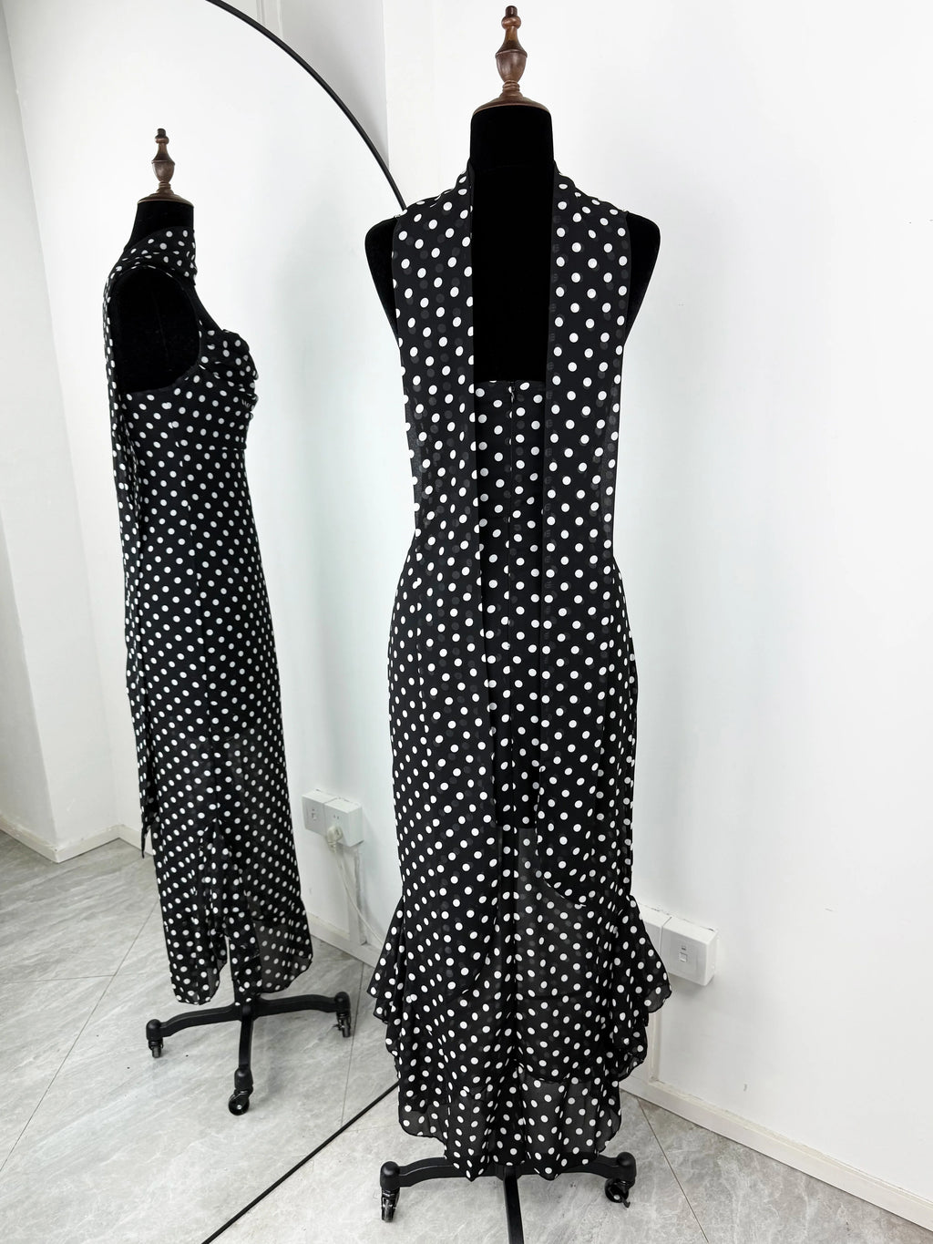 Elegant Polka Dot Halter Pleated Maxi Dress – Ruffle Sleeveless Evening & Party Dress