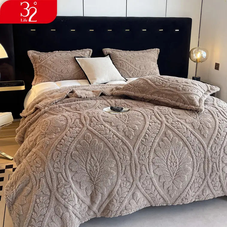 Floral Fleece Blanket – Plush Comfort for Sofa & Bed