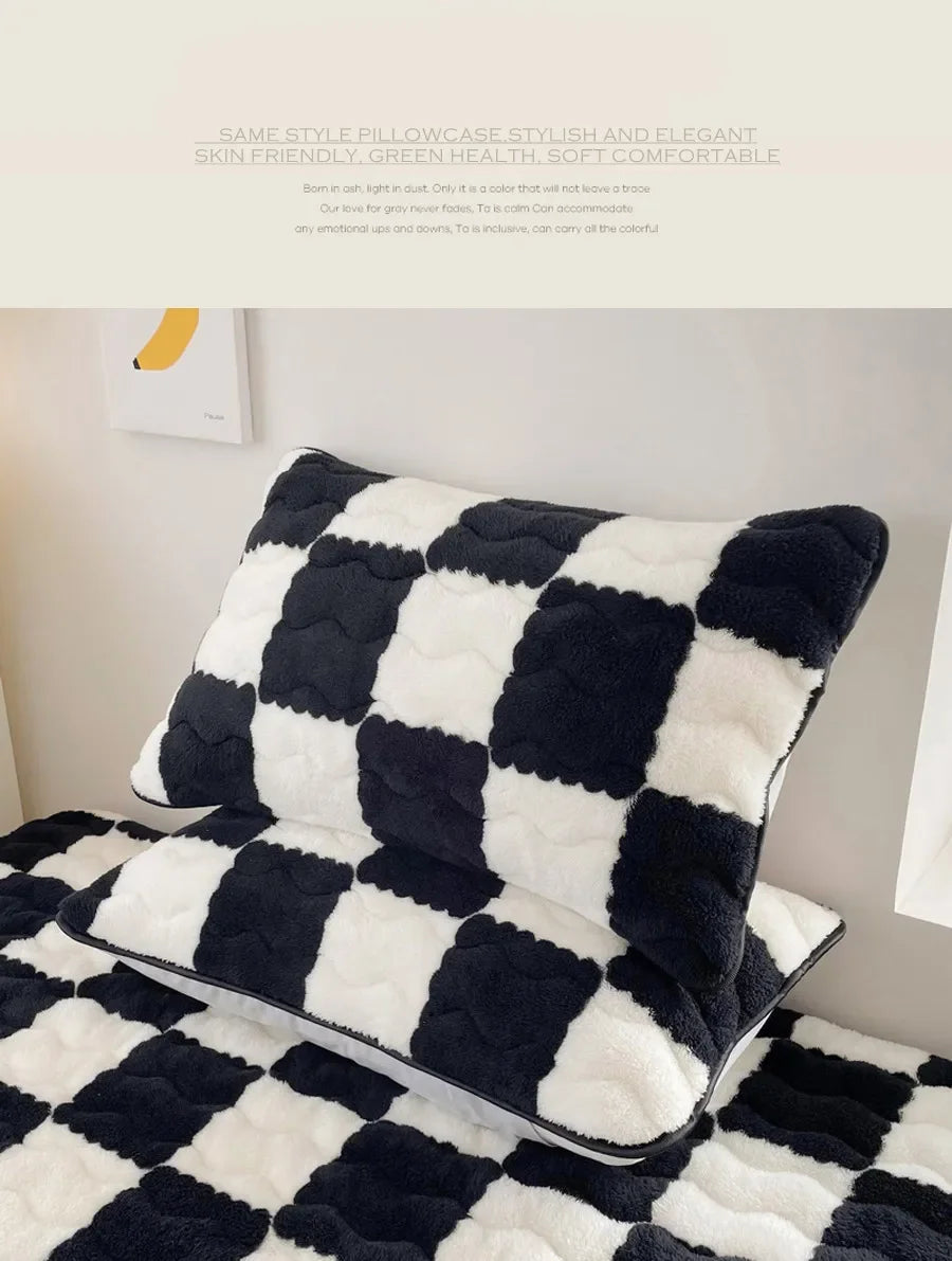 WASART Plush Warm Mattress Protector – Black & White Plaid Elastic Fitted Bed Pad
