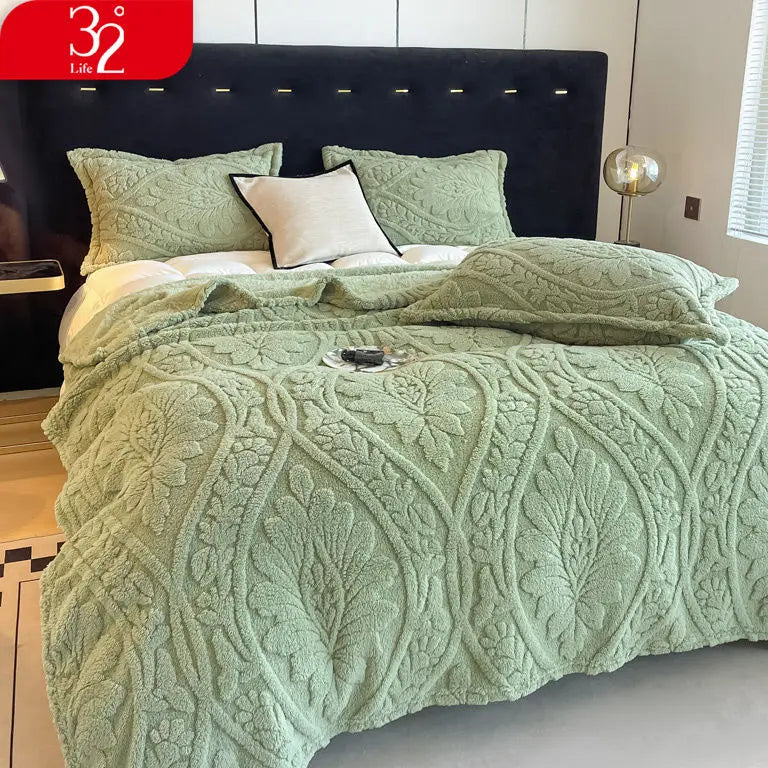Floral Fleece Blanket – Plush Comfort for Sofa & Bed