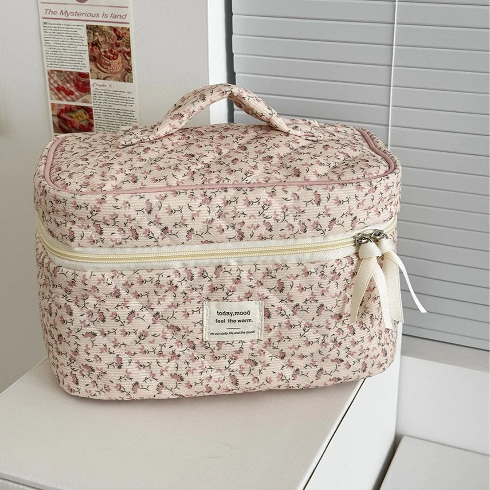 Vintage Floral Quilted Cosmetic Bag – Large Capacity Travel Makeup Organizer & Handbag Gift