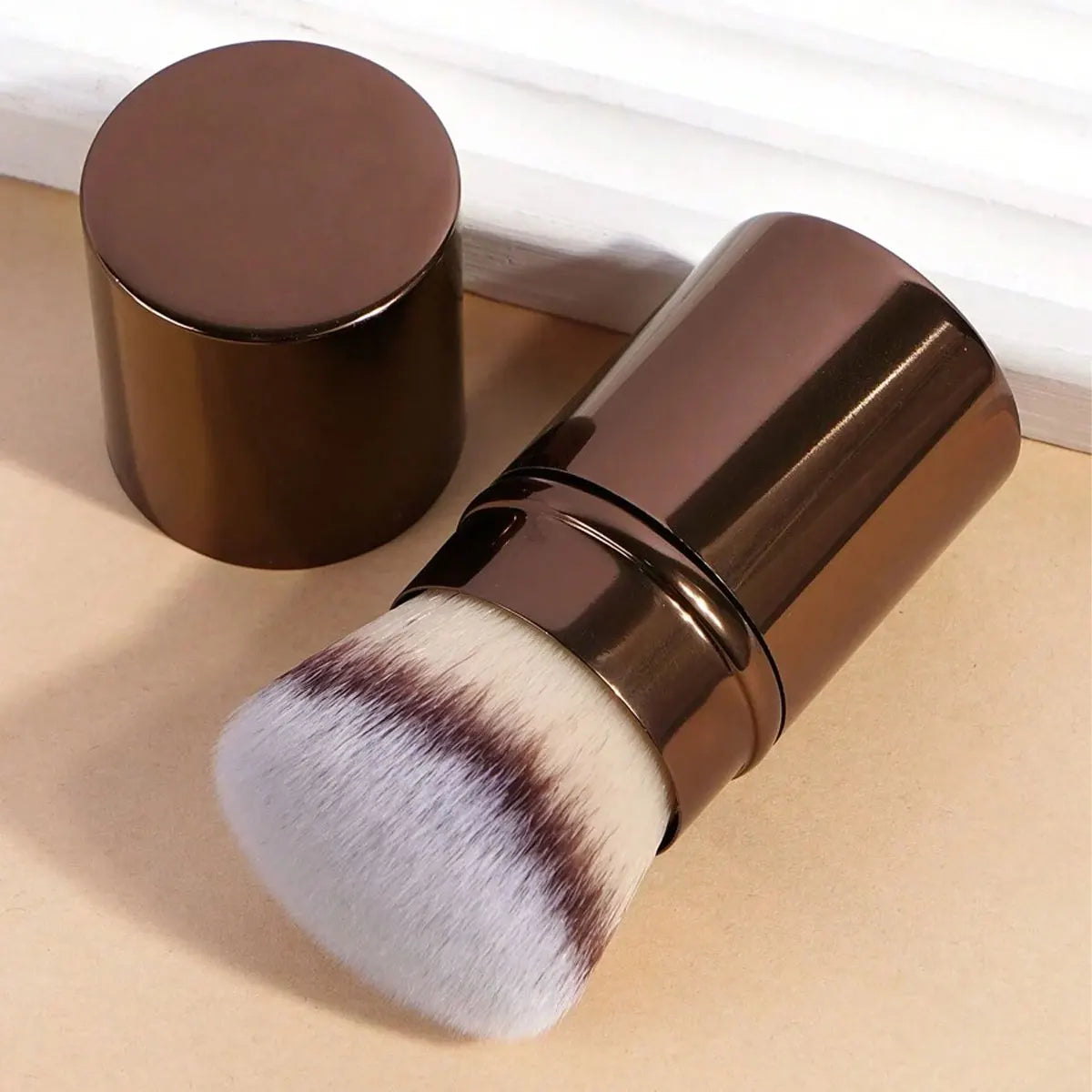 Retractable Professional Face Makeup Brush — Ultra-Soft Blush & Powder