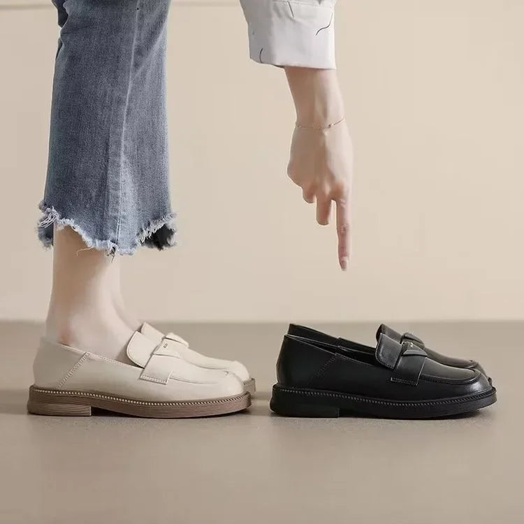 Women's Flat British Casual Leather Shoes — Black