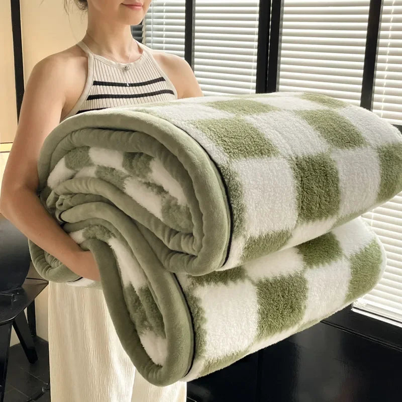 Thick Plaid Coral Fleece Blanket – Soft Warm Bed & Sofa Blanket, Home & Office, Winter