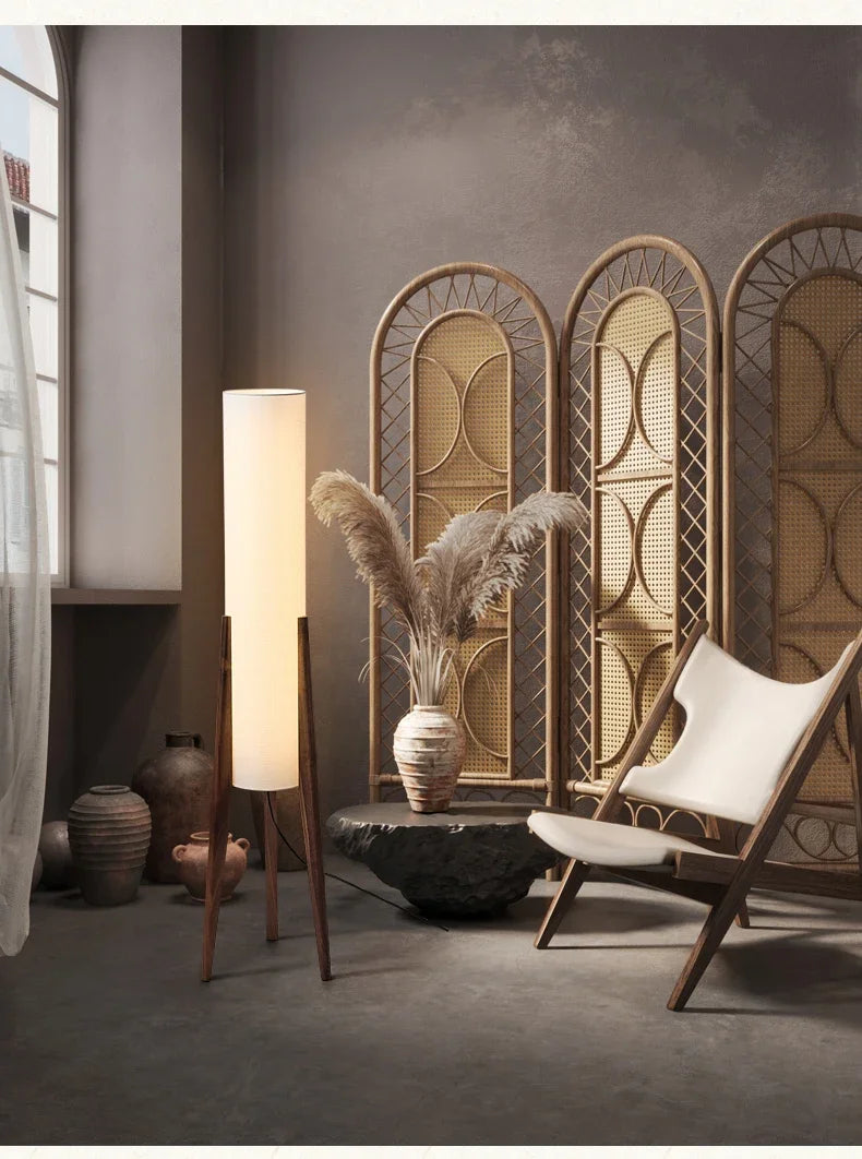Wood Floor Lamp – Slim Fabric Shade Design