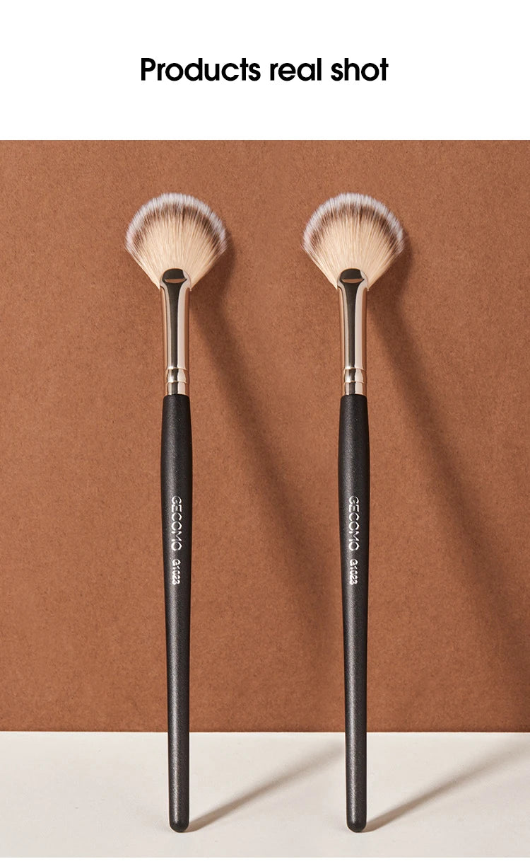 Soft Powder Blush & Highlighter Makeup Brush