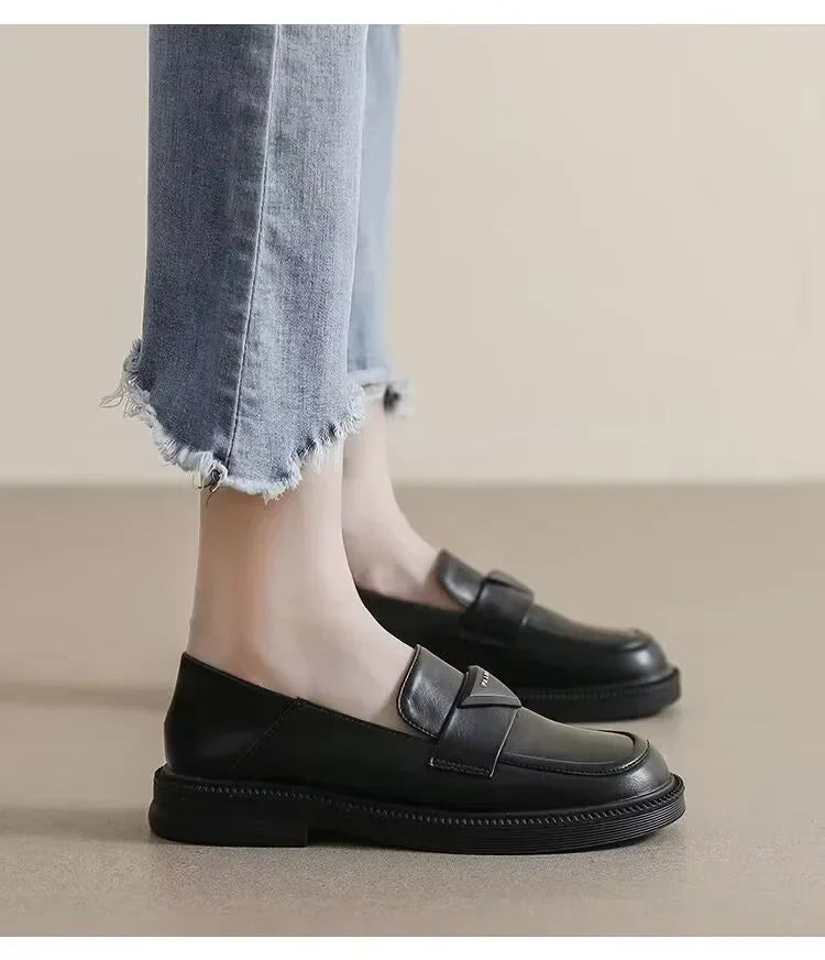 Women's Flat British Casual Leather Shoes — Black