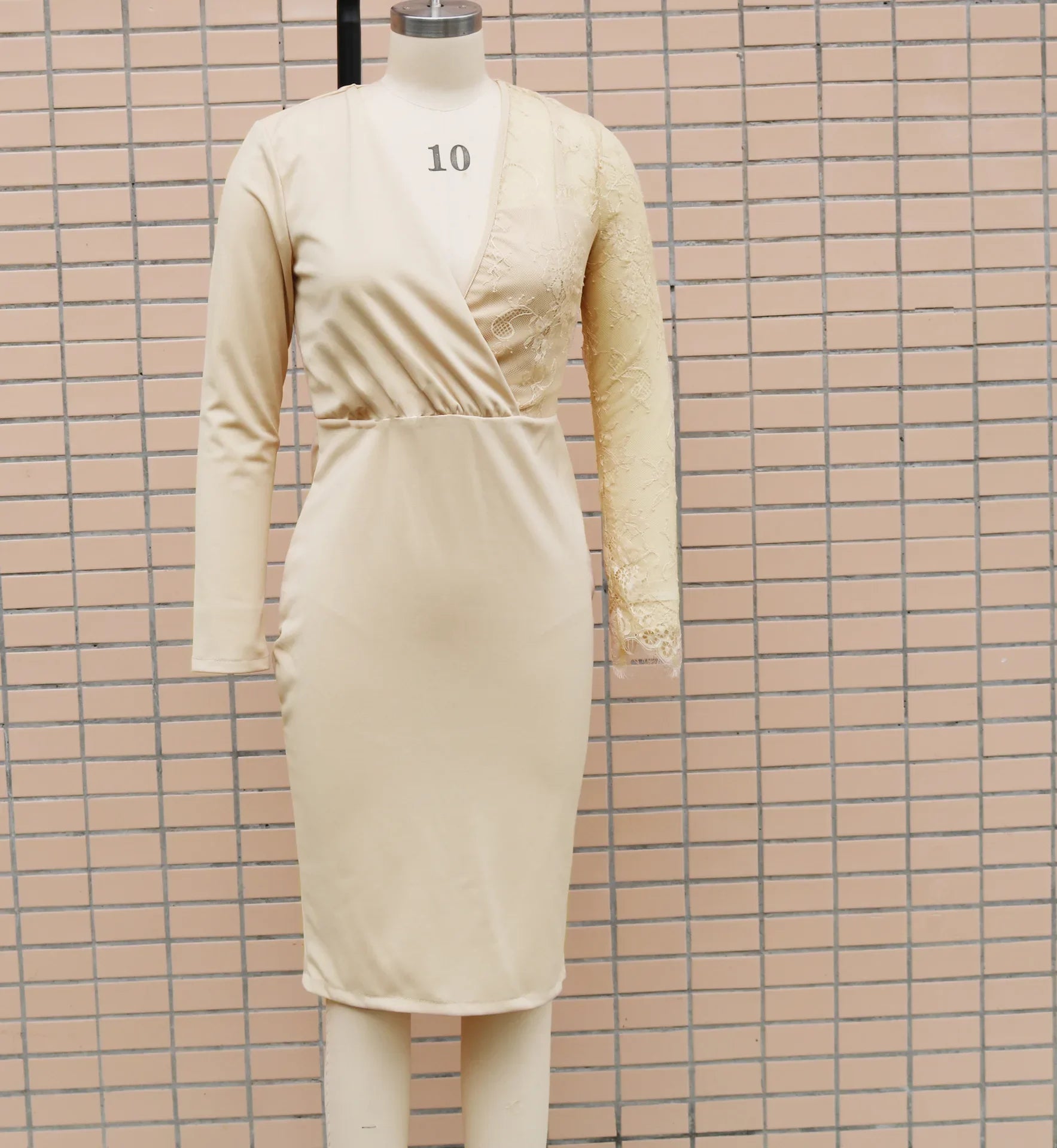 Deep V-Neck Long Sleeve Lace Formal Prom Gown — Sexy Bodycon Evening Party Dress