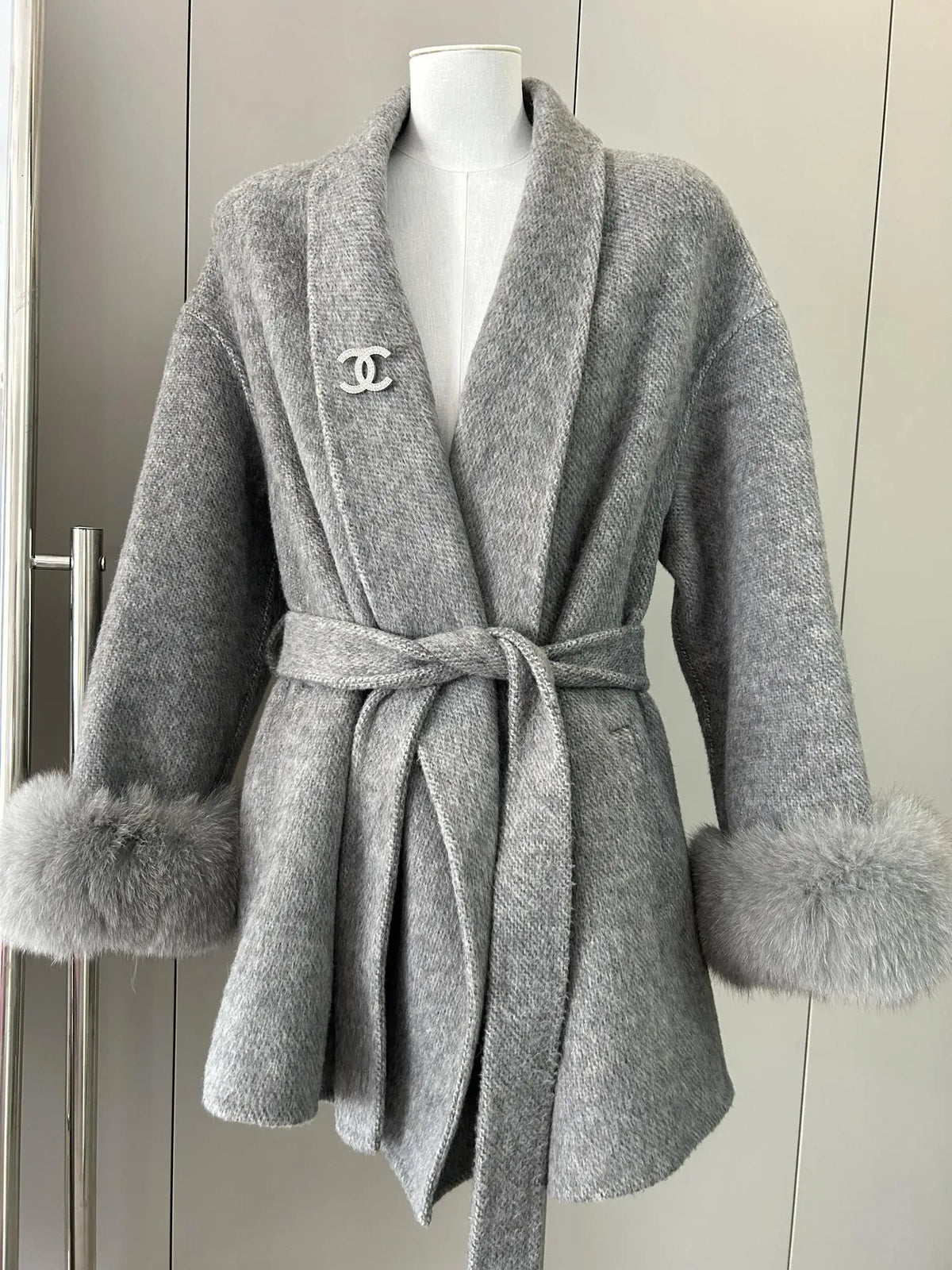 Women's Short Lace-Up Cashmere Wool Coat – Slim Lapel Autumn Winter Outerwear