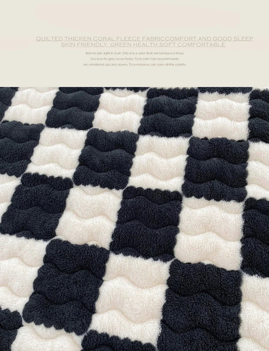 WASART Plush Warm Mattress Protector – Black & White Plaid Elastic Fitted Bed Pad