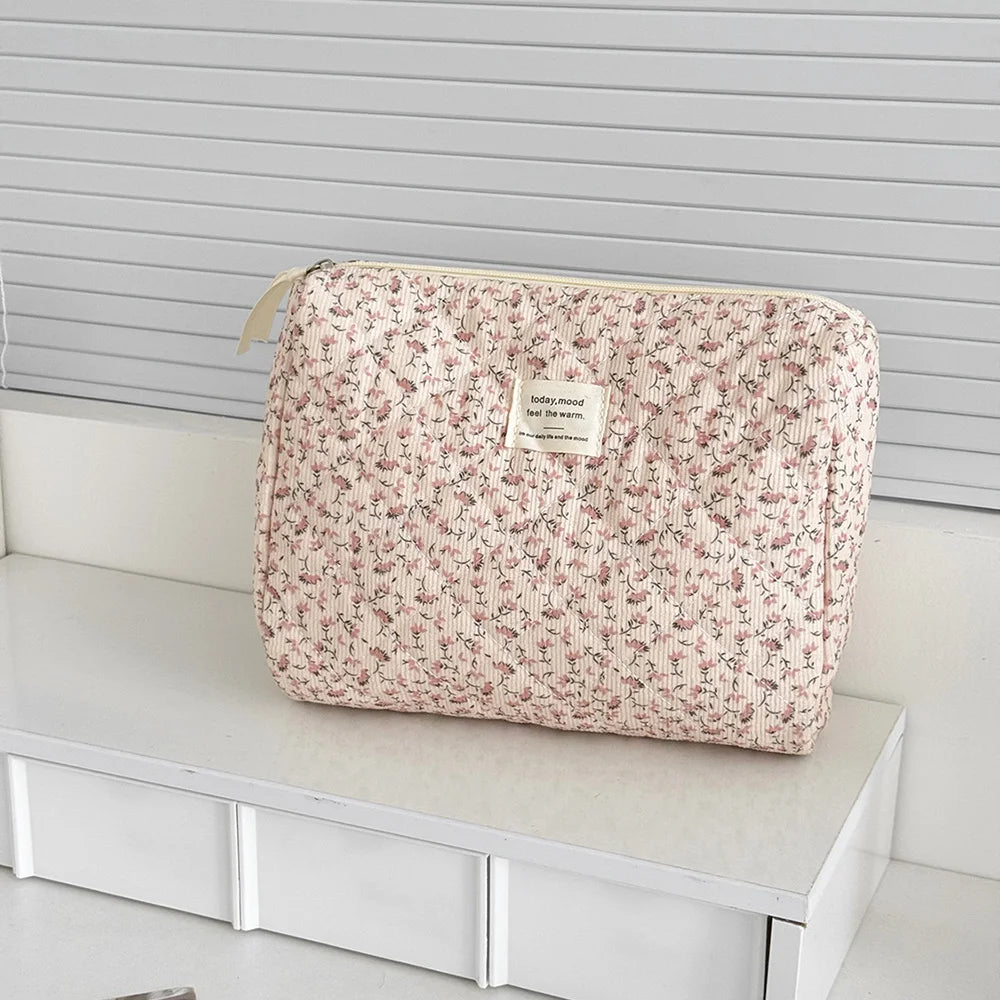 Vintage Floral Quilted Cosmetic Bag – Large Capacity Travel Makeup Organizer & Handbag Gift