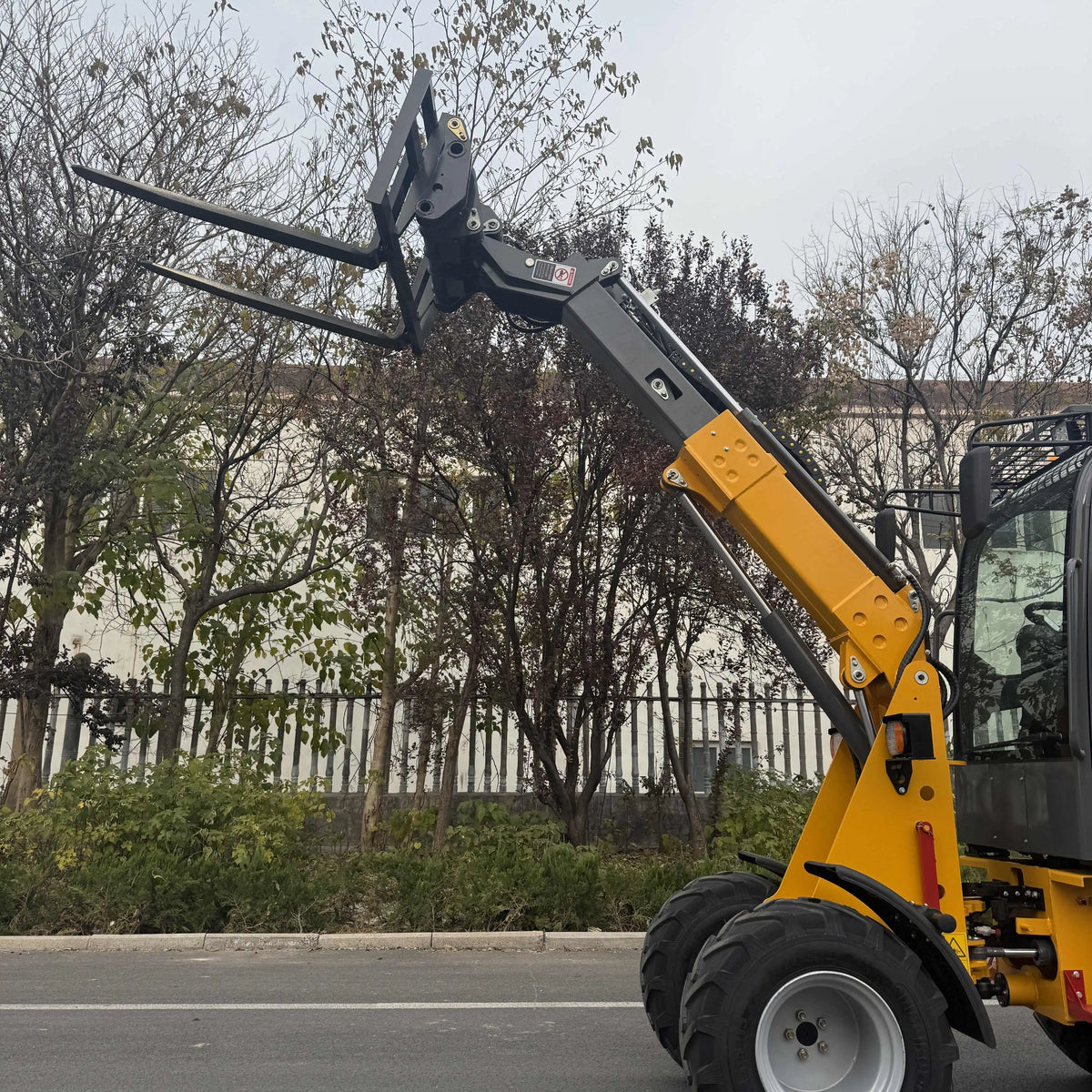 Nicosail Telescopic Arm Wheel Loader – 1 to 2.5 Ton Compact Construction Loader with Cab