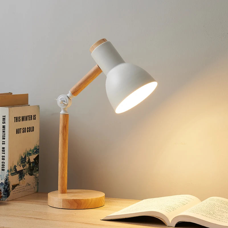 Wooden Desk Lamp – Nordic-Style Adjustable Head