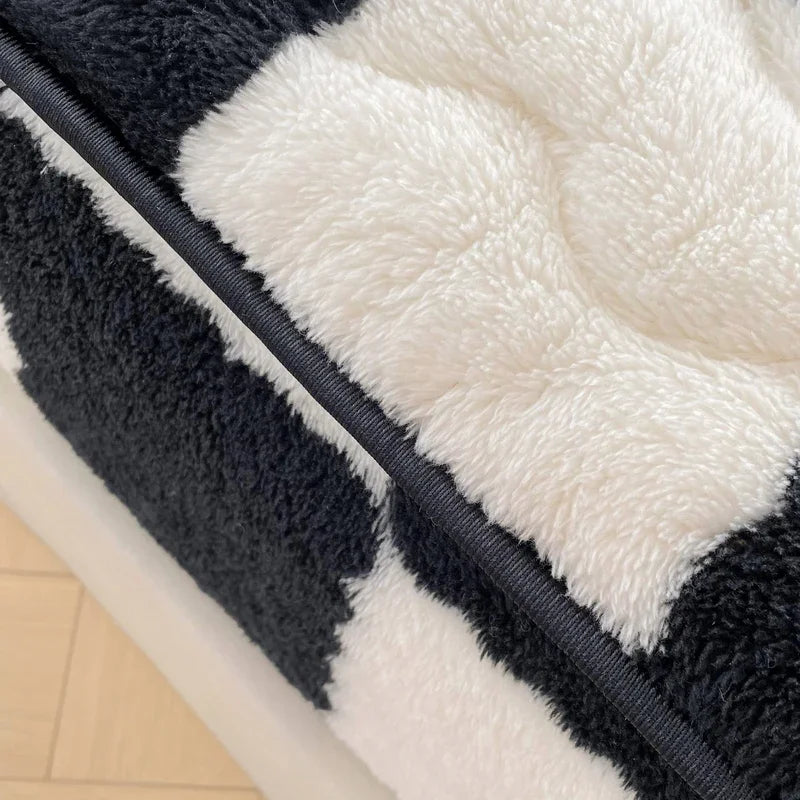 WASART Plush Warm Mattress Protector – Black & White Plaid Elastic Fitted Bed Pad