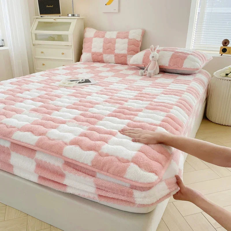 WASART Plush Warm Mattress Protector – Black & White Plaid Elastic Fitted Bed Pad