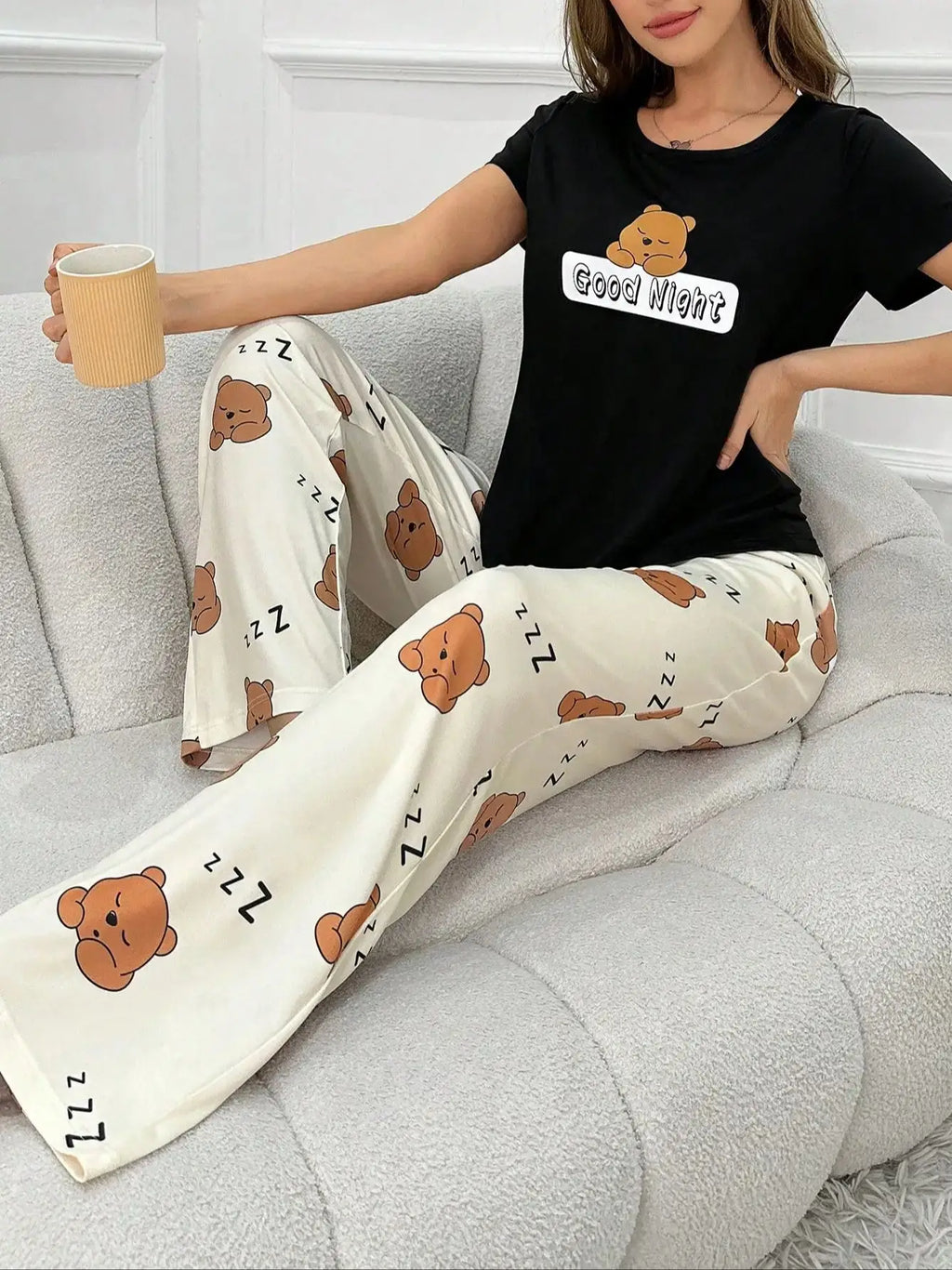2-Piece Set of Women's Four-Season Pajamas, Casual and Cute Cartoon Print Short-Sleeved Long Pants Pajama Set