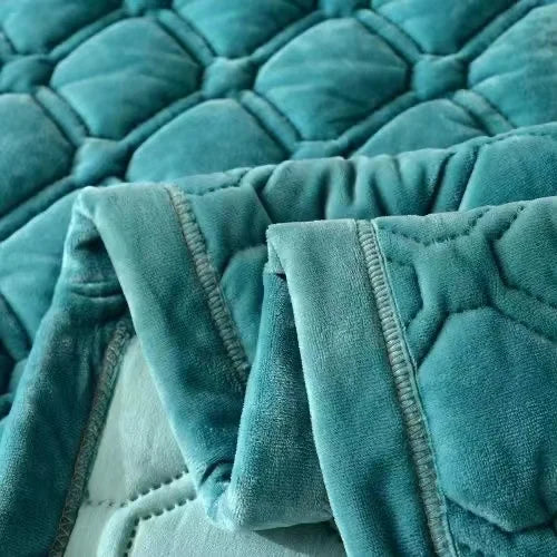Velvet Quilted Bed Cover Blanket – Solid Color Anti-Slip Bedspread, King & Queen, 270x230cm