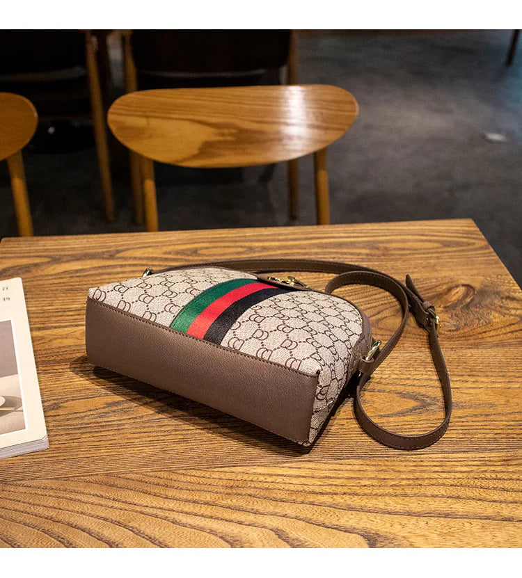 Retro Mini Shell Crossbody Bag – Urban Minimalist PVC Shoulder Bag for Women